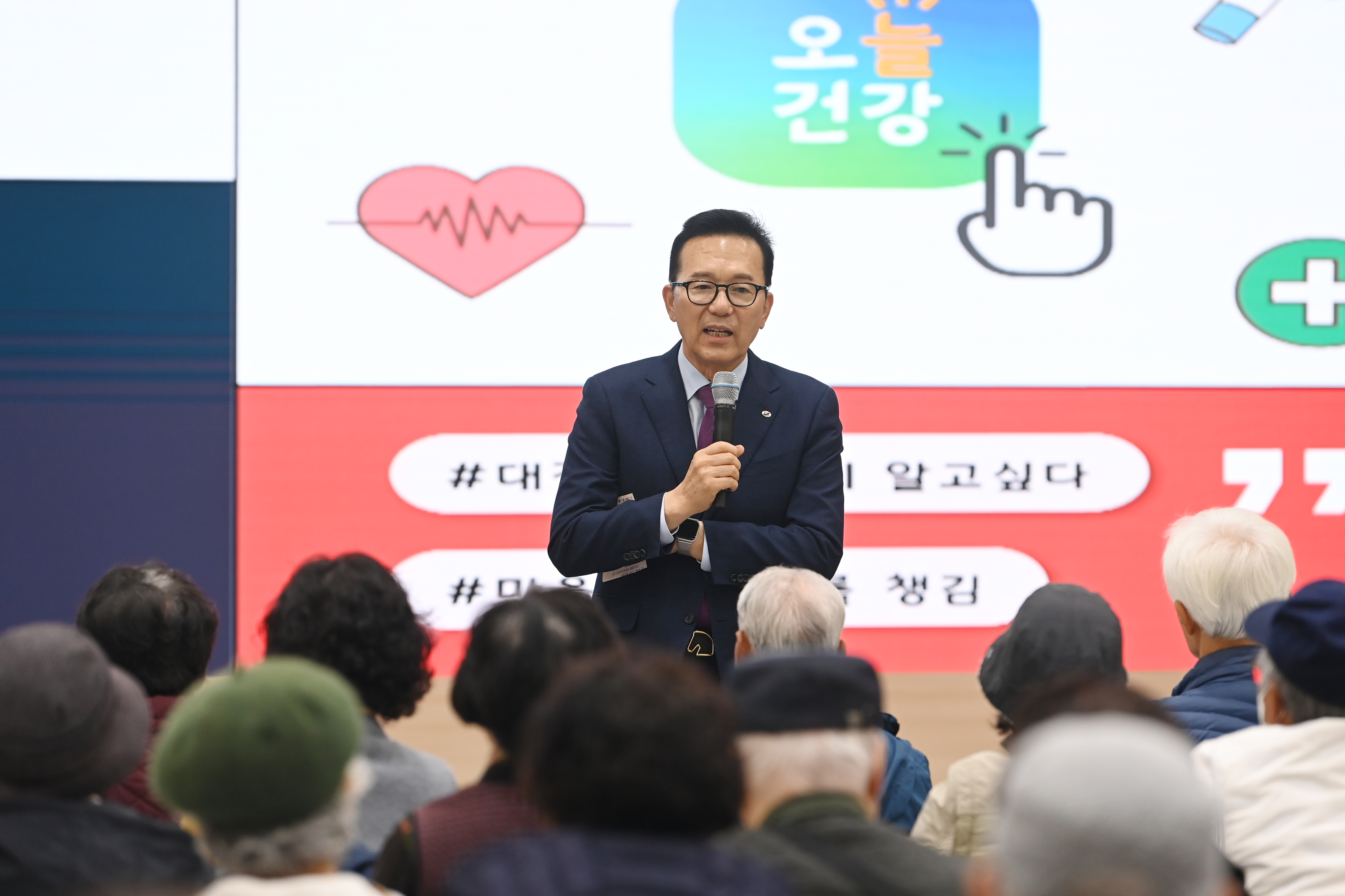 연수구가 지난 17일 구청 대회의실에서 2025년 AI-IoT기반 어르신 건강관리사업 성과공유회를 열고 그동안의 사업운영 결과를 공유했다